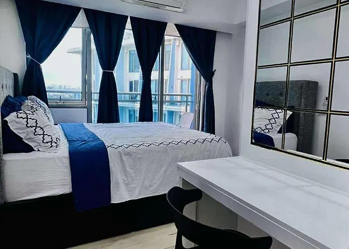 L A Azure Staycation Apartamento