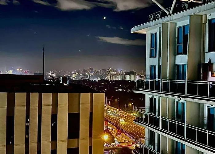 L A Azure Staycation Apartamento *